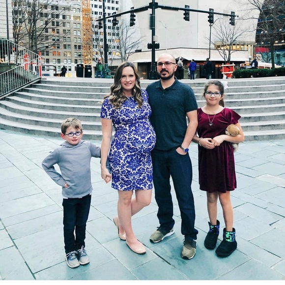 Gorgeous maternity dress - Picture 2 of 2